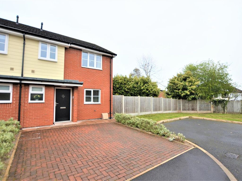 3 bed semidetached house for sale in Queensway, Westlands, Newcastle