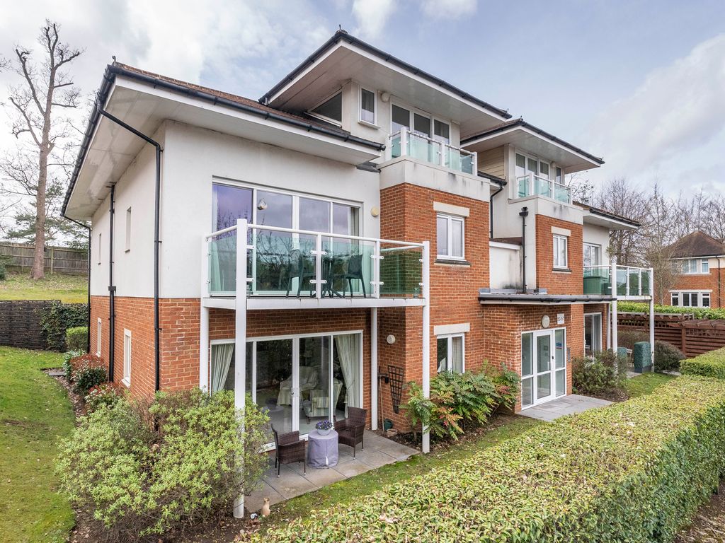 2 bed flat for sale in Hill View, Dorking RH4 Zoopla