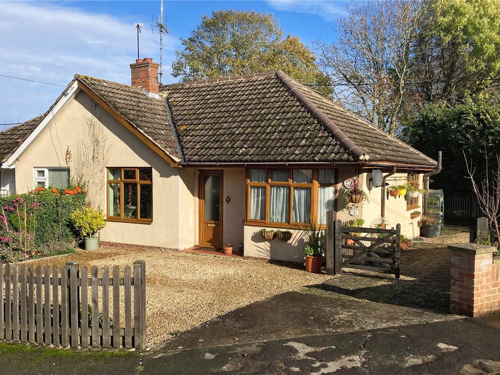 3 bed semidetached bungalow for sale in Broadway Close, Harwell