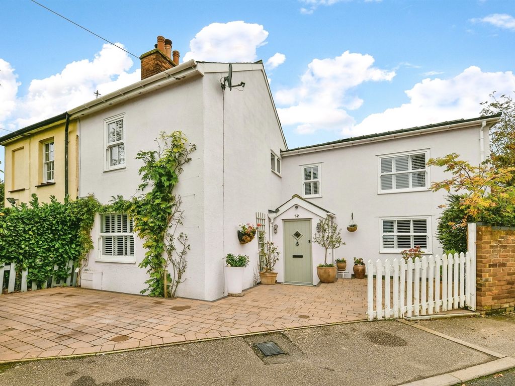 3 bed semidetached house for sale in Oughton Head Way, Hitchin SG5, £