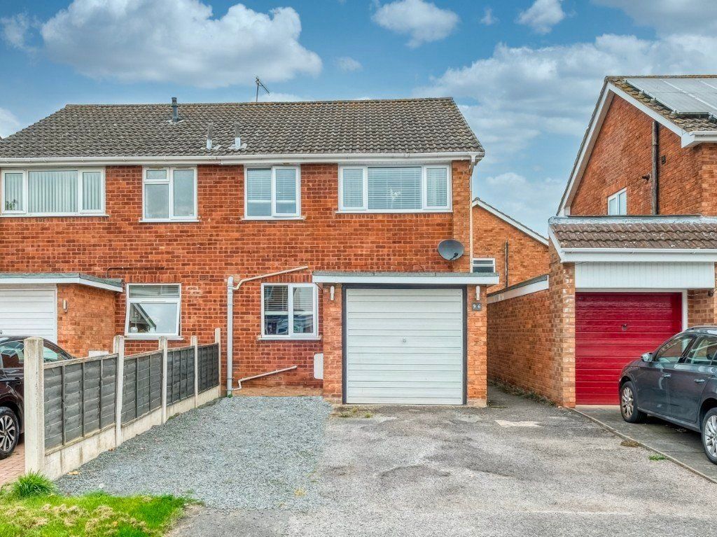 3 bed semidetached house for sale in Cloverdale, Stoke Prior