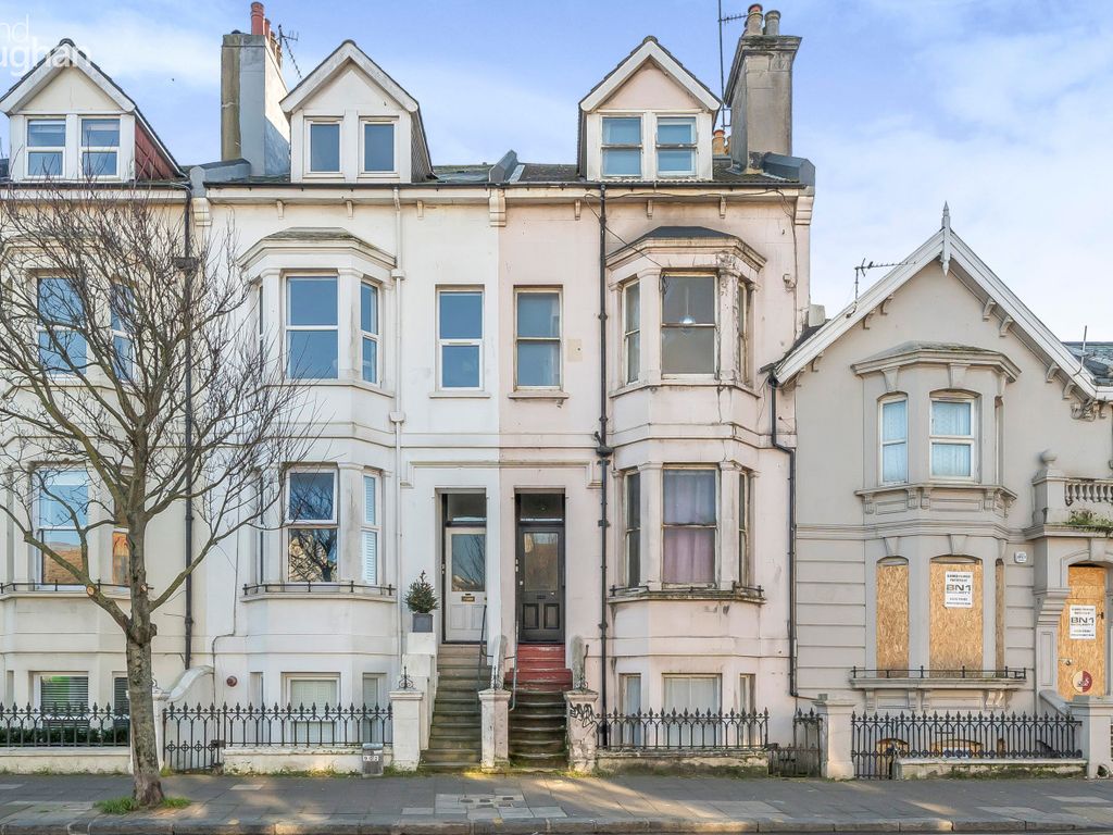 2 bed terraced house to rent in Lewes Road, Brighton, East Sussex BN2