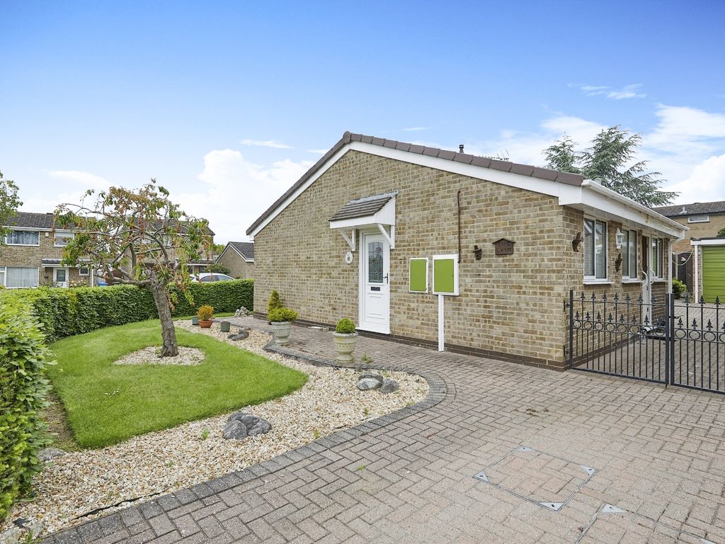 2 bed bungalow for sale in Garfield Close, Littleover, Derby