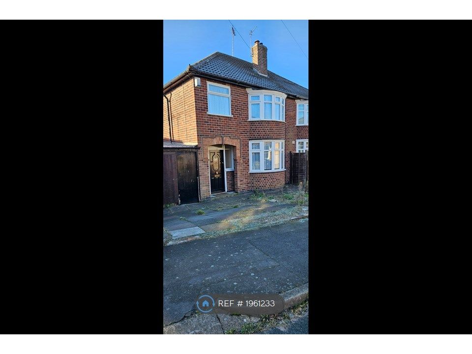 3 bed semidetached house to rent in Chislehurst Avenue, Leicester LE3