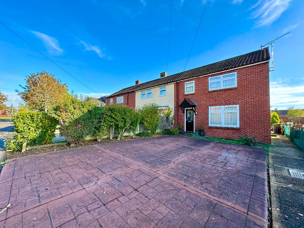 3 bed semidetached house for sale in Waycross Road, Cranham, Upminster