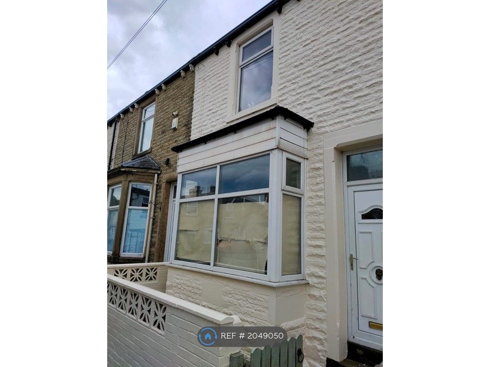3 bed terraced house to rent in Lyndhurst Road, Burnley BB10, £795 pcm