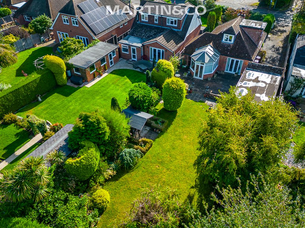 3 bed detached bungalow for sale in Barkham Road, Wokingham RG41, £