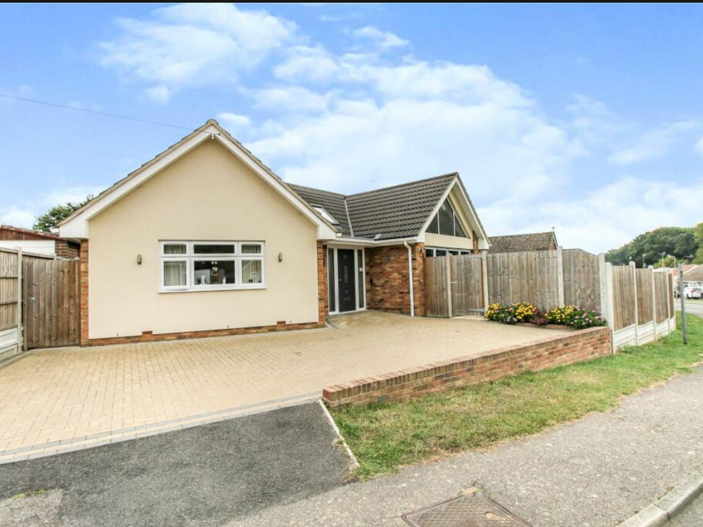 2 bed detached house for sale in Walton Gardens, Hutton, Brentwood CM13