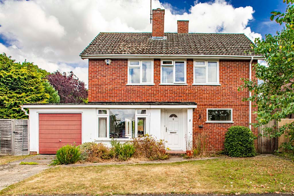 4 bed detached house for sale in 5 Lycroft Close, Goring On Thames RG8, £825,000 Zoopla