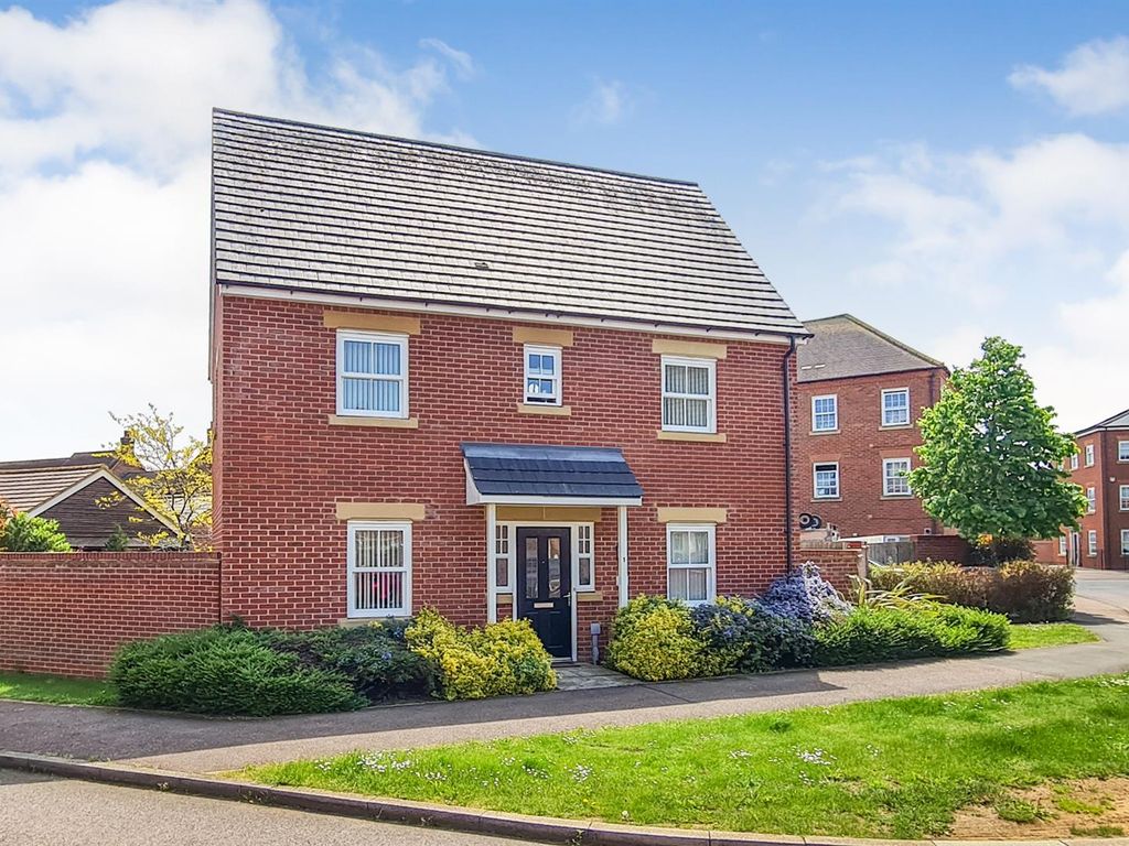 3 bed detached house for sale in Pennard Close, Great Denham, Bedford