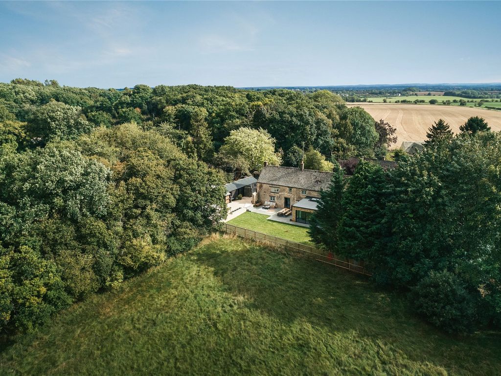 5 bed detached house for sale in Whiteoak Green, Hailey, Witney