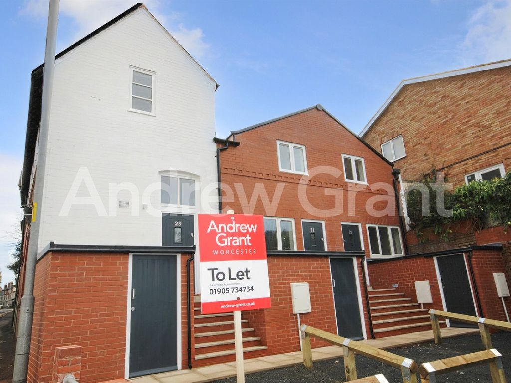 2 bed terraced house to rent in Green Hill, London Road, Worcester WR5