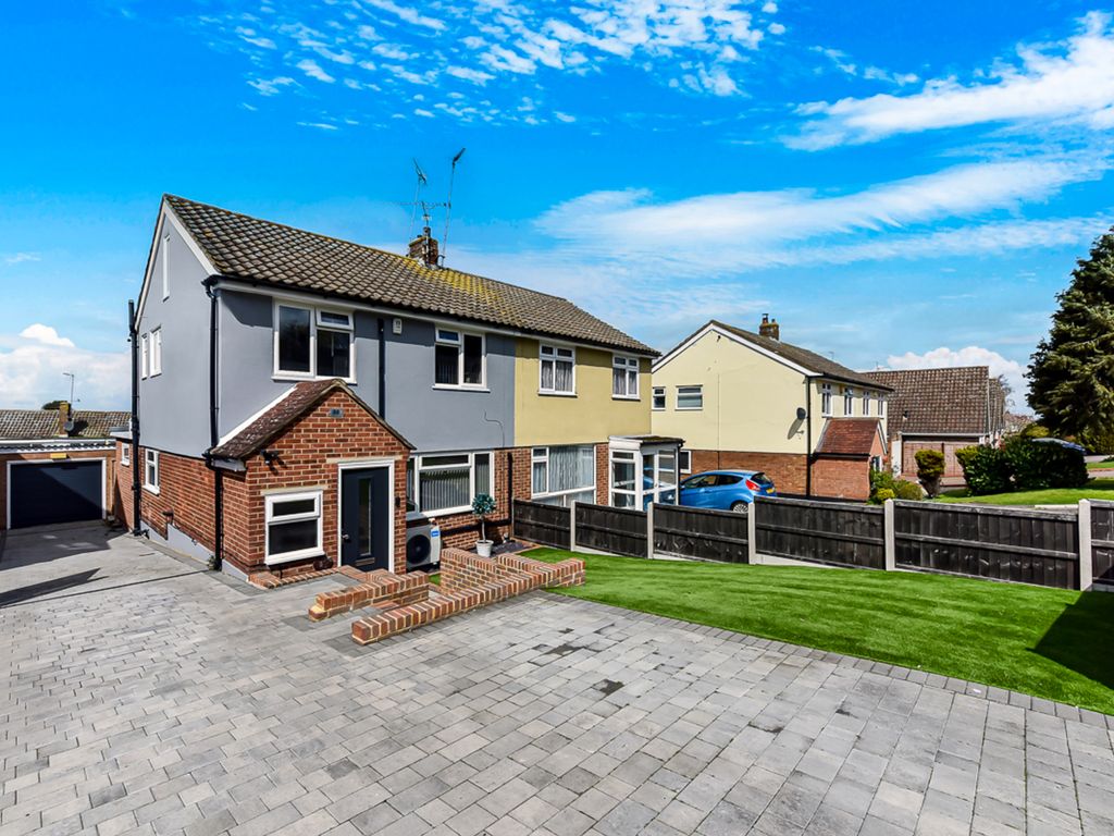 4 bed semidetached house for sale in Farm Hill Avenue, Strood, Kent