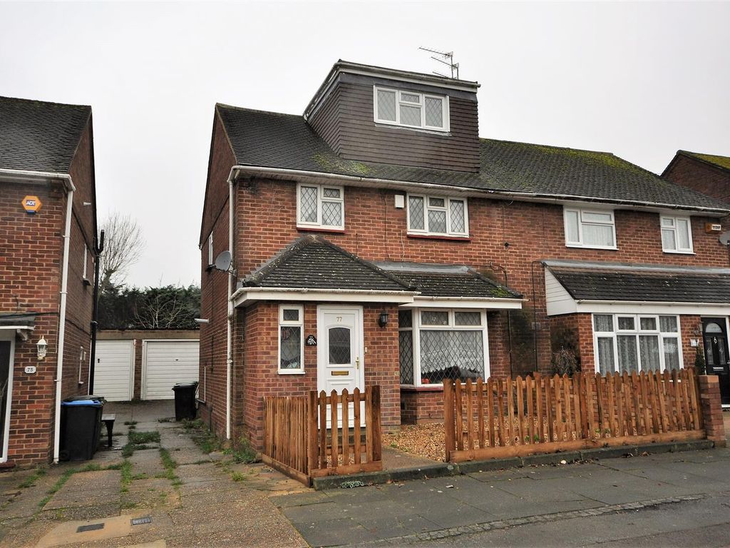 4 bed semidetached house to rent in New Park Drive, Hemel Hempstead