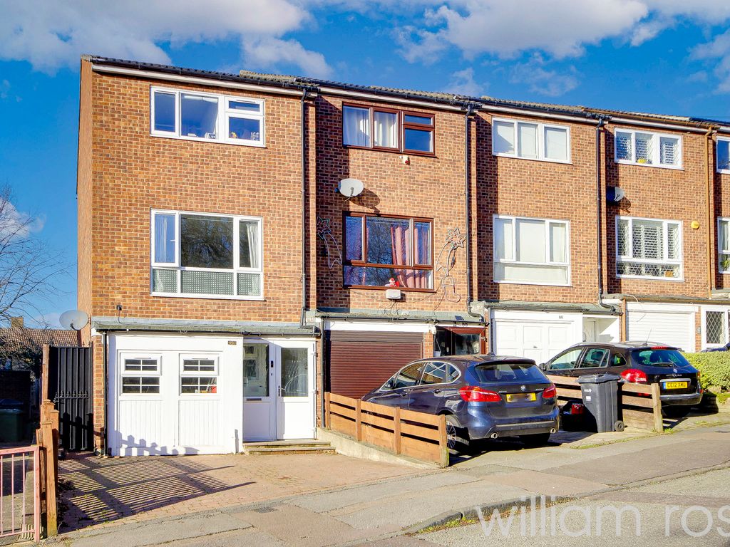 4 bed semidetached house for sale in Roding Lane North, Woodford Green