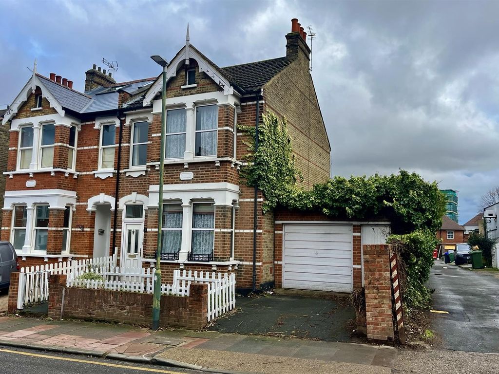 4 bed semidetached house for sale in Hamilton Road, Sidcup DA15 Zoopla