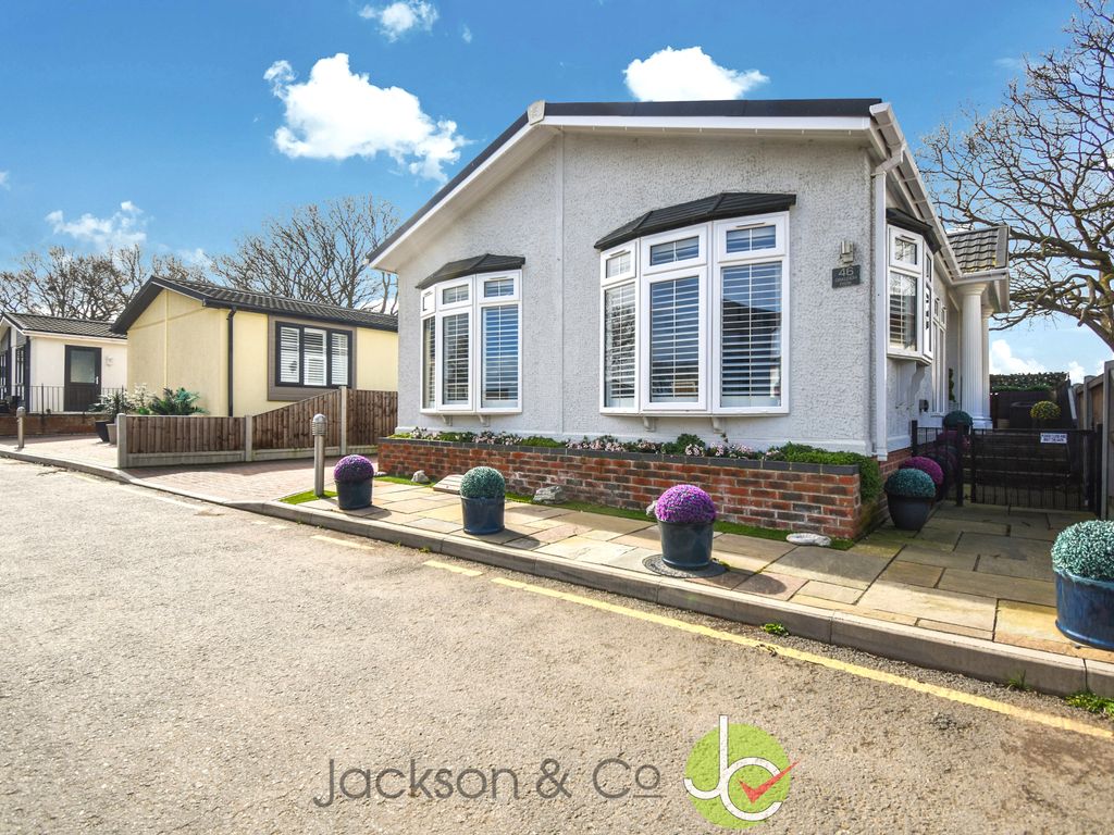 2 bed mobile/park home for sale in Clacton Road, Weeley, ClactonOnSea