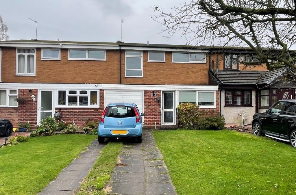 4 bed terraced house to rent in Glen Court, Wolverhampton WV3, £1,200