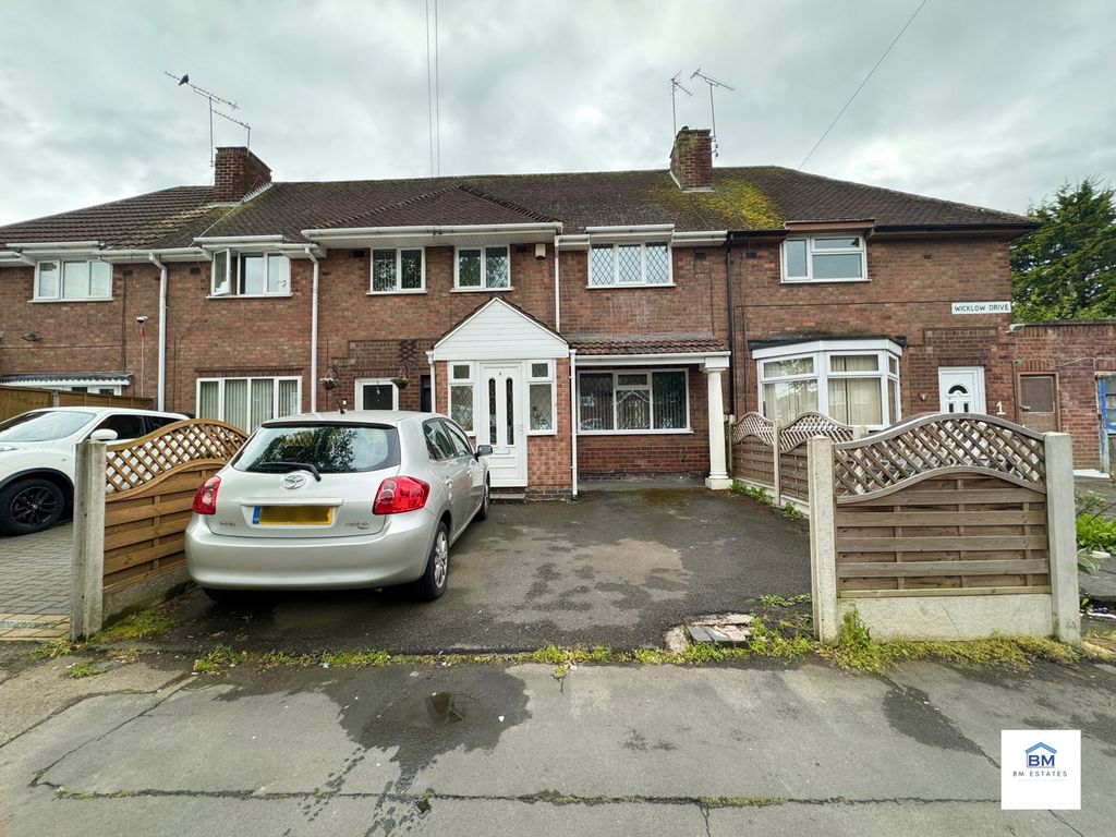4 bed terraced house for sale in Wicklow Drive, Leicester LE5, £325,000
