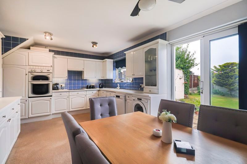 3 bed semidetached house for sale in Canterbury Avenue, SouthendOn