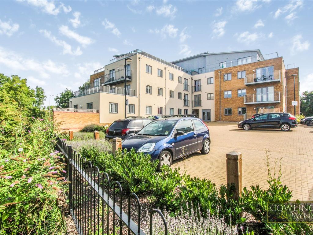 2 bed flat to rent in Wick Drive, Wickford SS12 Zoopla