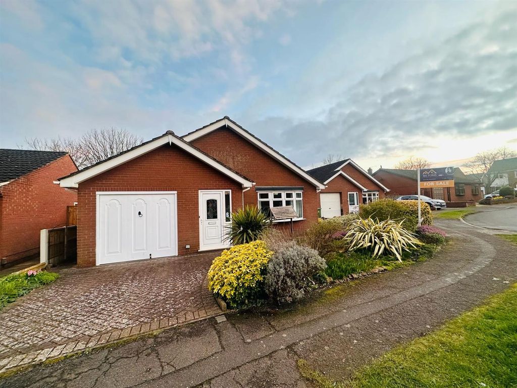 3 bed bungalow for sale in Mountbatten Close, Bottesford, Scunthorpe