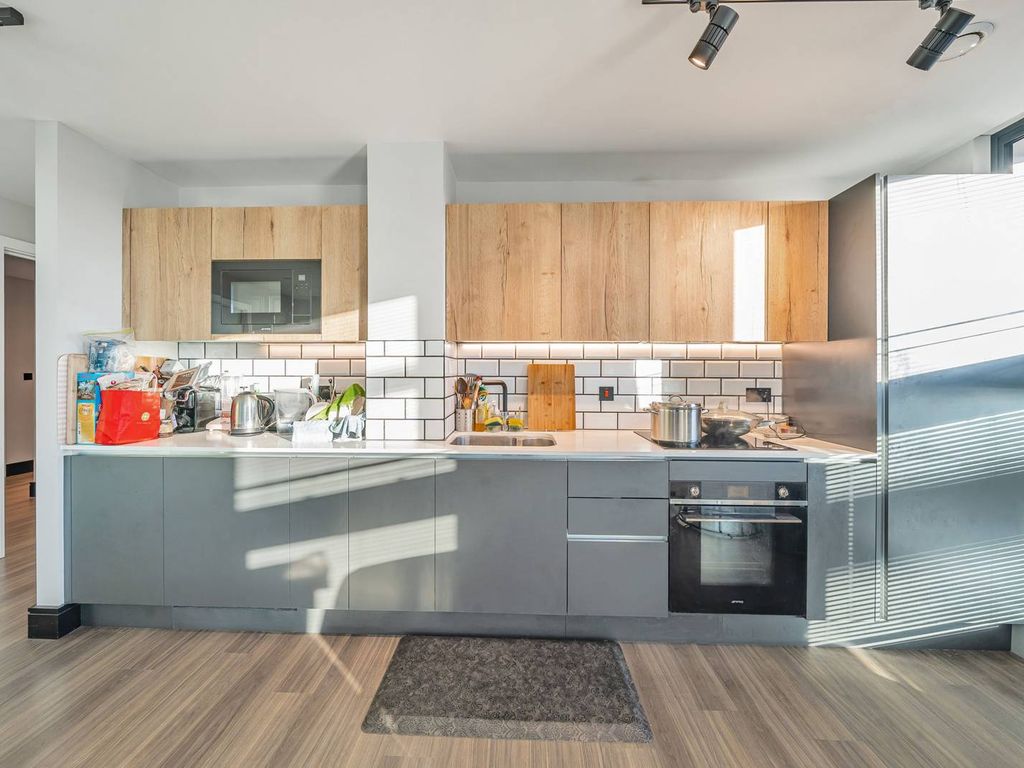 3 bed flat for sale in Tower Bridge Road, London Bridge, London SE1, £900,000 Zoopla