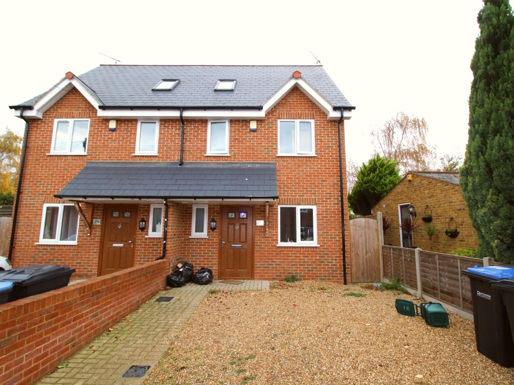 6 bed semidetached house to rent in Armstrong Road, Englefield Green