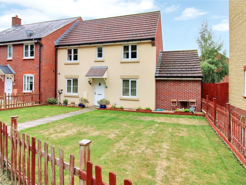 3 bed end terrace house for sale in Fontmell Close, Swindon, Wiltshire