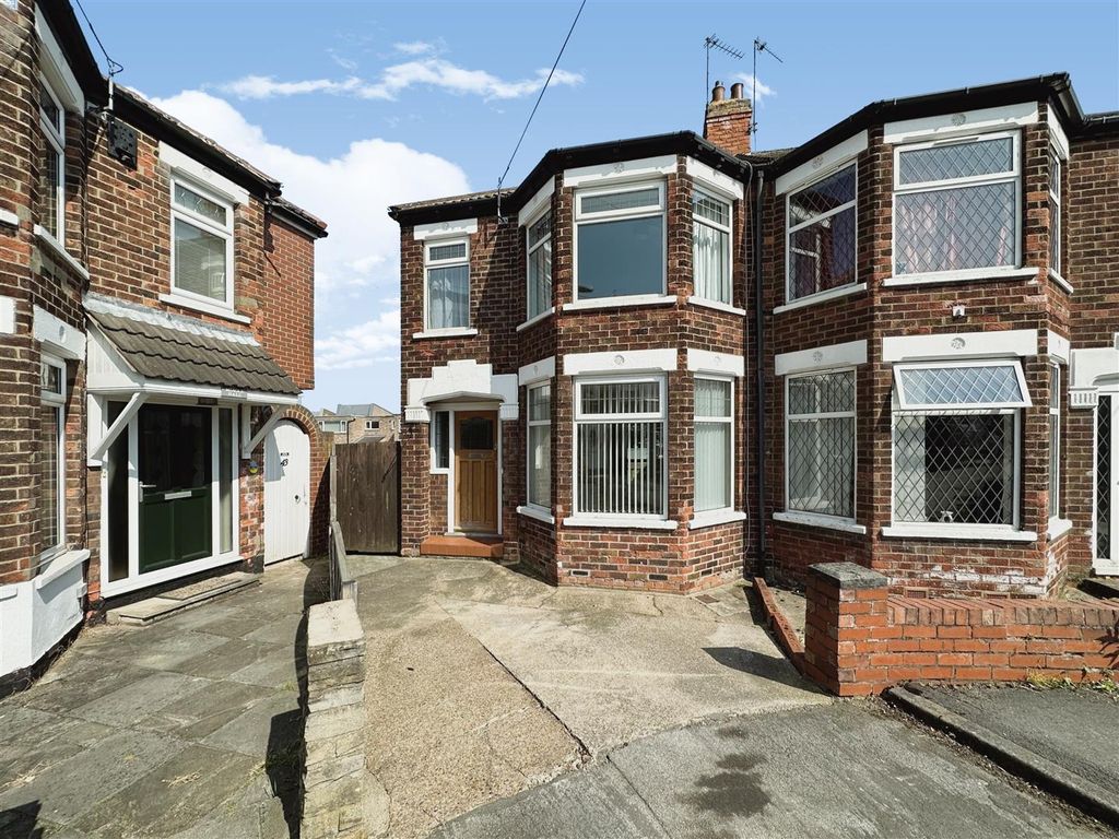 3 bed semidetached house for sale in Trafford Road, Willerby, Hull