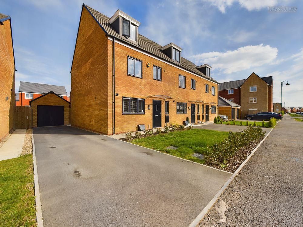 4 bed town house for sale in Westbury Drive, Hampton Gardens
