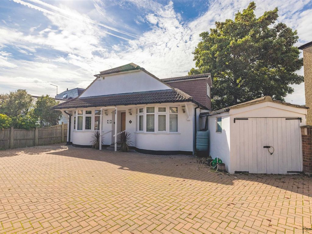 4 bed detached bungalow for sale in St. Andrews Avenue, Windsor SL4