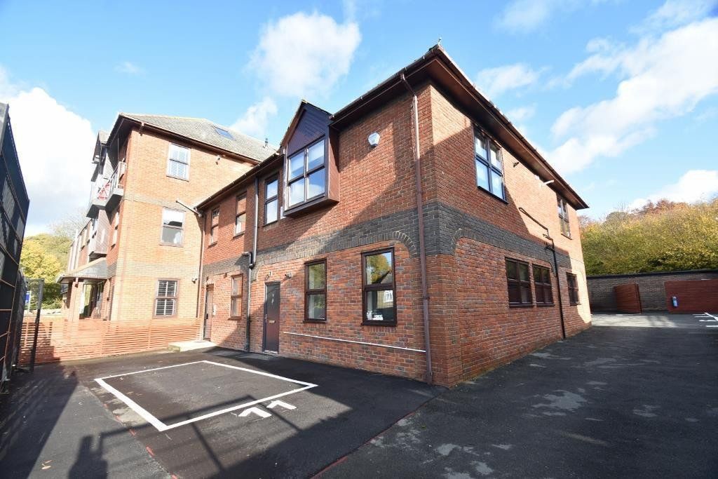 2 bed flat to rent in Nashleigh Court, 188 Severalls Avenue, Chesham, Buckinghamshire HP5, £