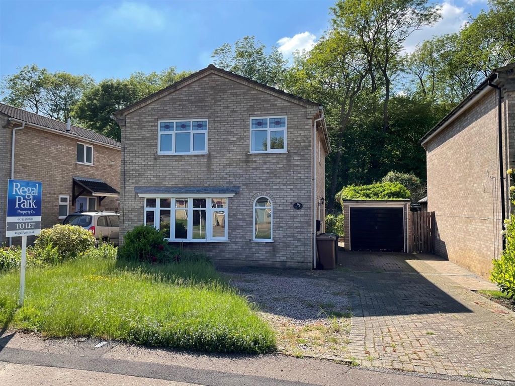 4 bed detached house to rent in Dunsberry, Bretton, Peterborough PE3, £