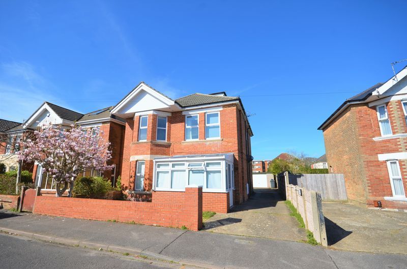 Room to rent in Chatsworth Road, Bournemouth BH8 Zoopla