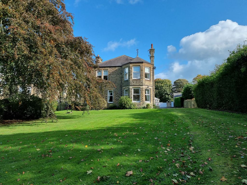 5 bed detached house for sale in Queens Road, Blackhill, Consett DH8, £