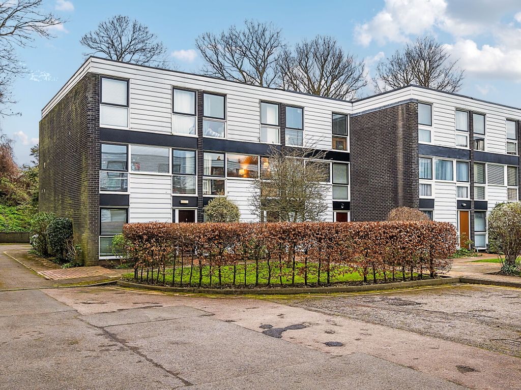 3 bed terraced house for sale in Bankside Close, Carshalton SM5, £