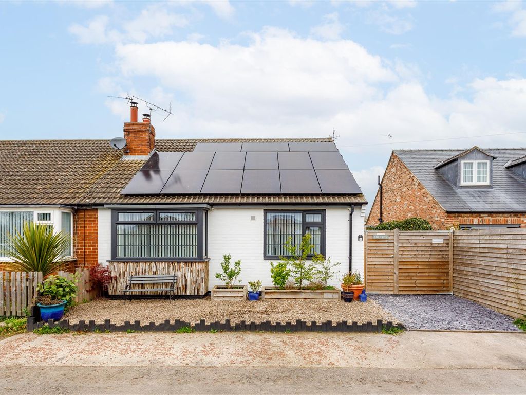 3 bed semidetached bungalow for sale in South Back Lane, Tollerton