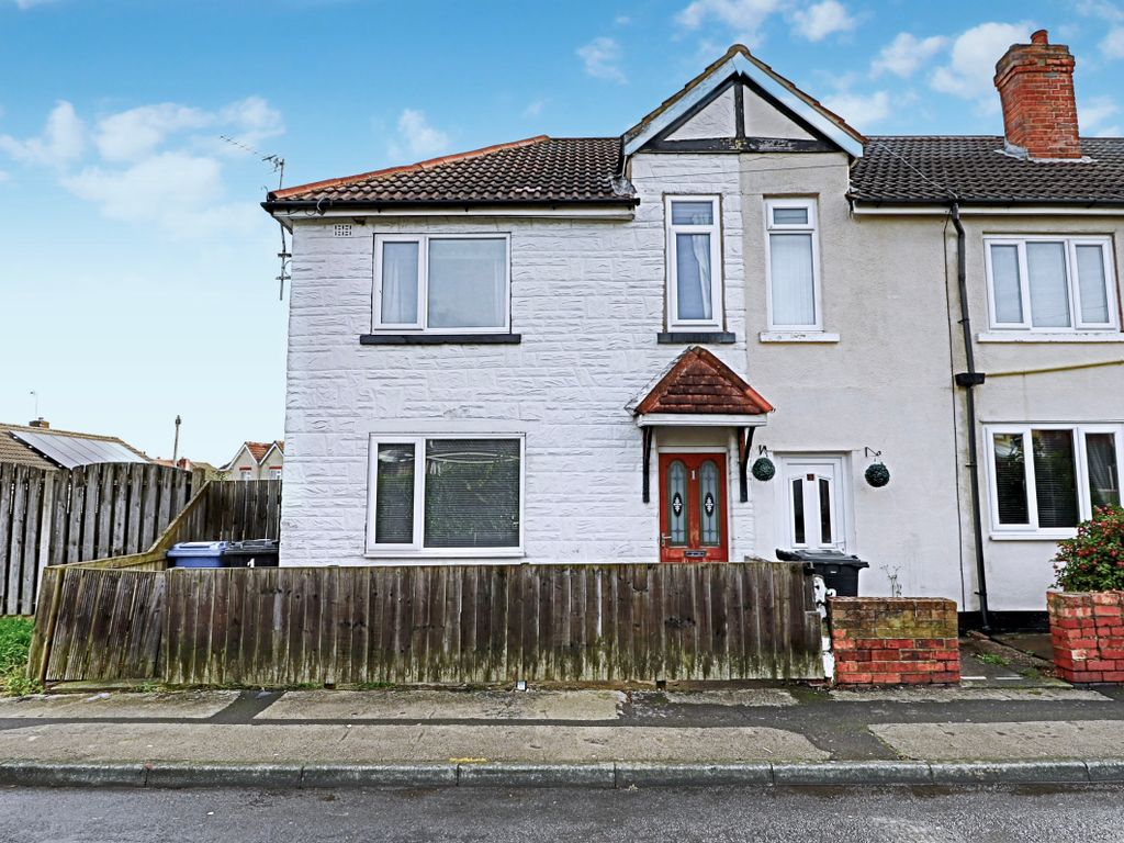 3 bed end terrace house for sale in Dukes Crescent, Edlington DN12, £