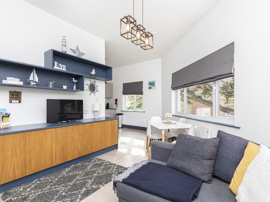 1 bed flat to rent in Sea Road, Bournemouth BH5, £1,075 pcm