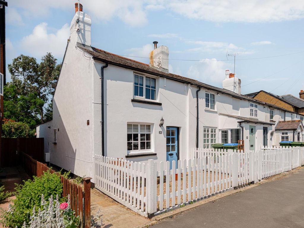 2 bed property for sale in Coverts Road, Claygate, Esher KT10, £525,000