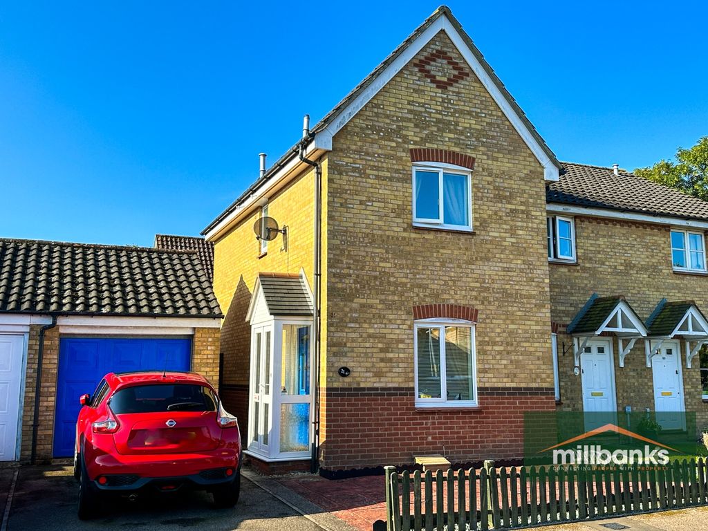 2 bed end terrace house for sale in Elizabeth Close, Attleborough