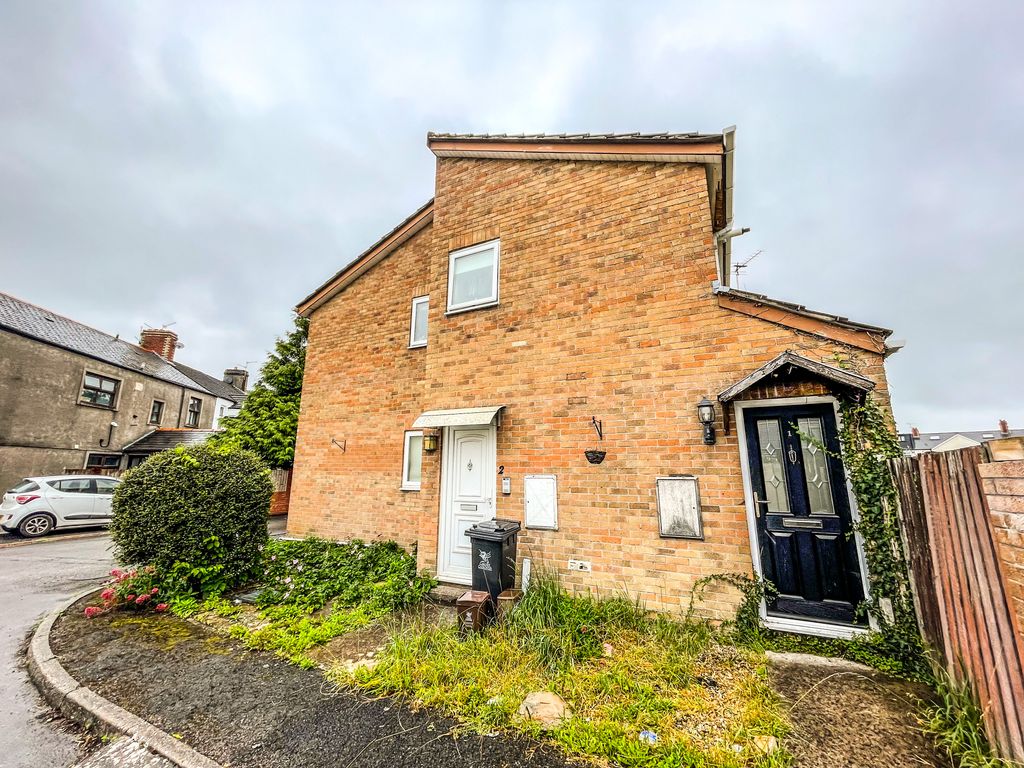 2 bed to rent in Old Church Road, Whitchurch, Cardiff CF14