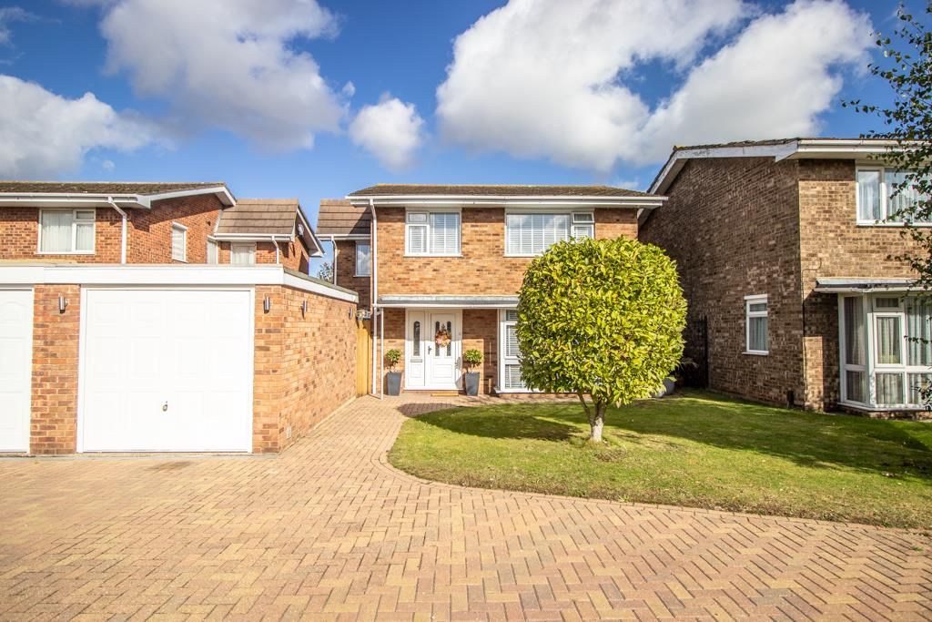 4 bed detached house for sale in Raphael Drive, Shoeburyness, Southend