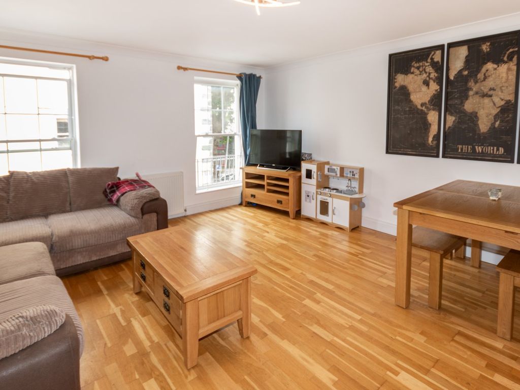 2 bed flat to rent in Park Street, St. Peter Port, Guernsey GY1, £2,000