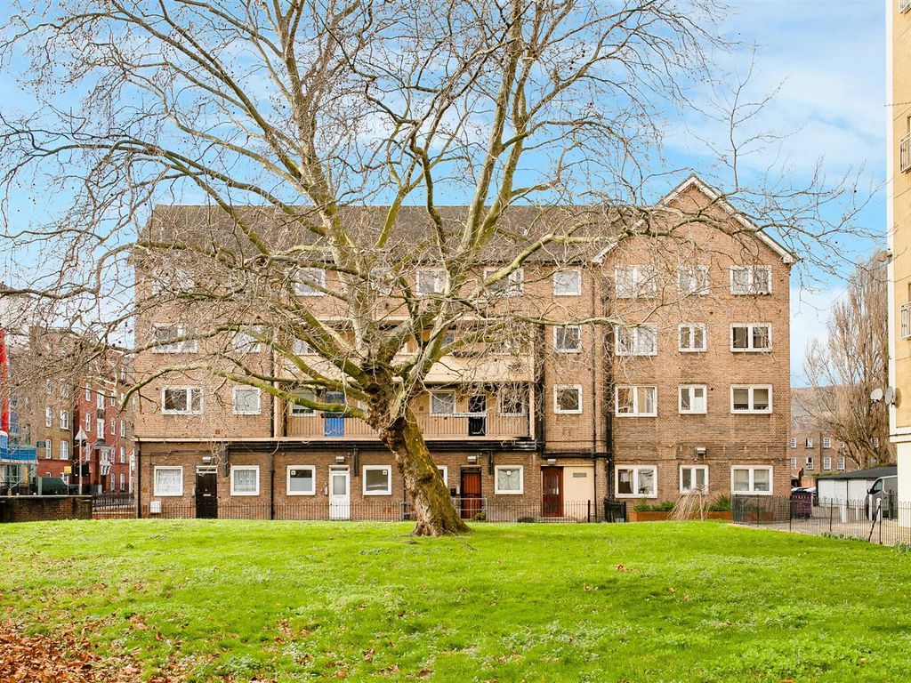 3 bed flat for sale in James Campbell House, Old Ford Road, London E2