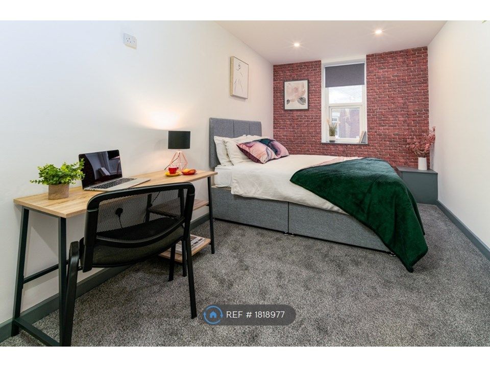 Room to rent in Sharples Hall Street, Oldham OL4, £675 pcm Zoopla