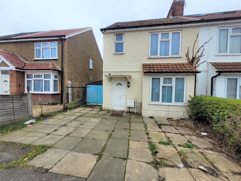 3 bed flat to rent in St. Pauls Avenue, Slough SL2 Zoopla