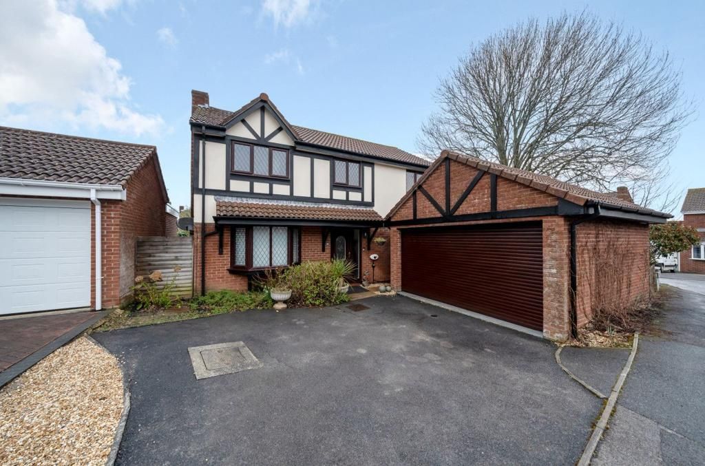 4 bed detached house for sale in Purbeck Close, Weymouth DT4, £500,000