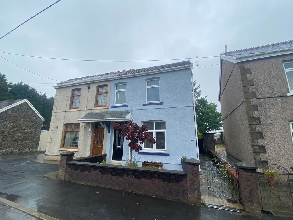 3 bed semidetached house for sale in Carmarthen Road, Cross Hands
